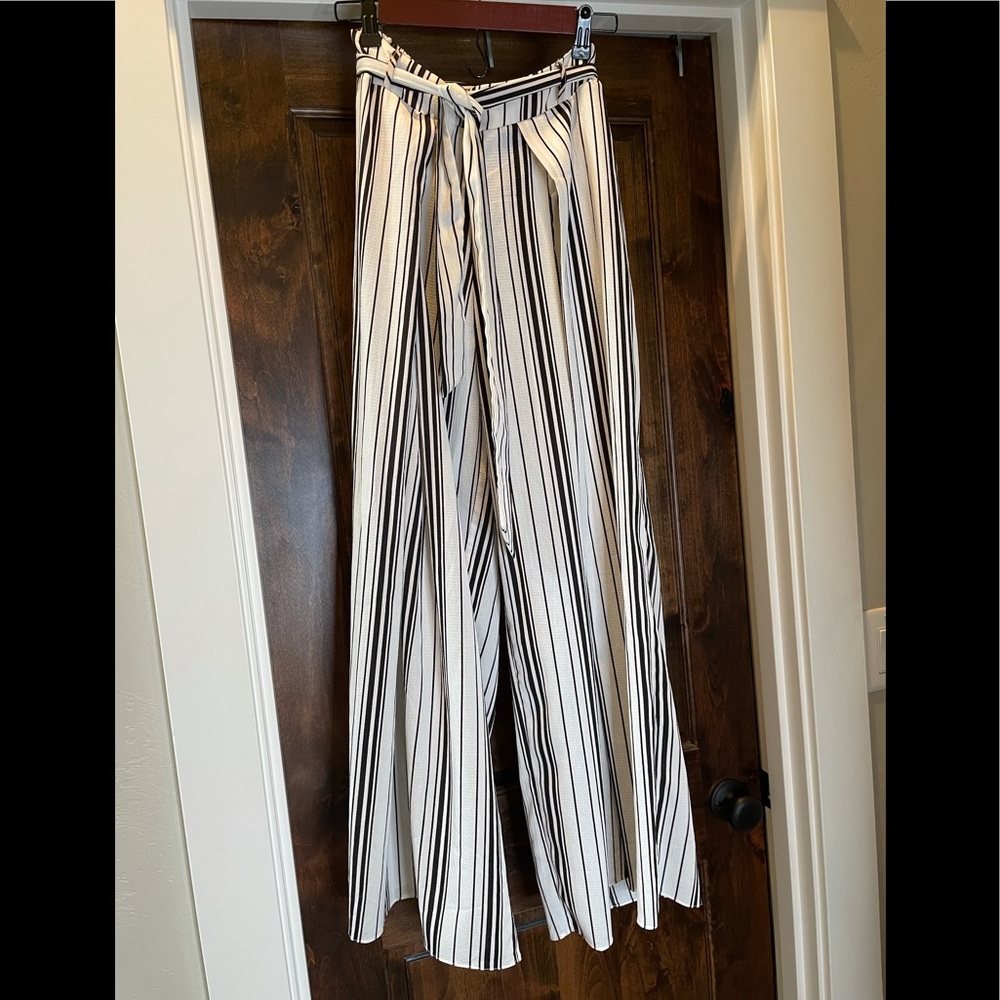 🍭3/$30🍭 Pinstripe Split palazzo pant